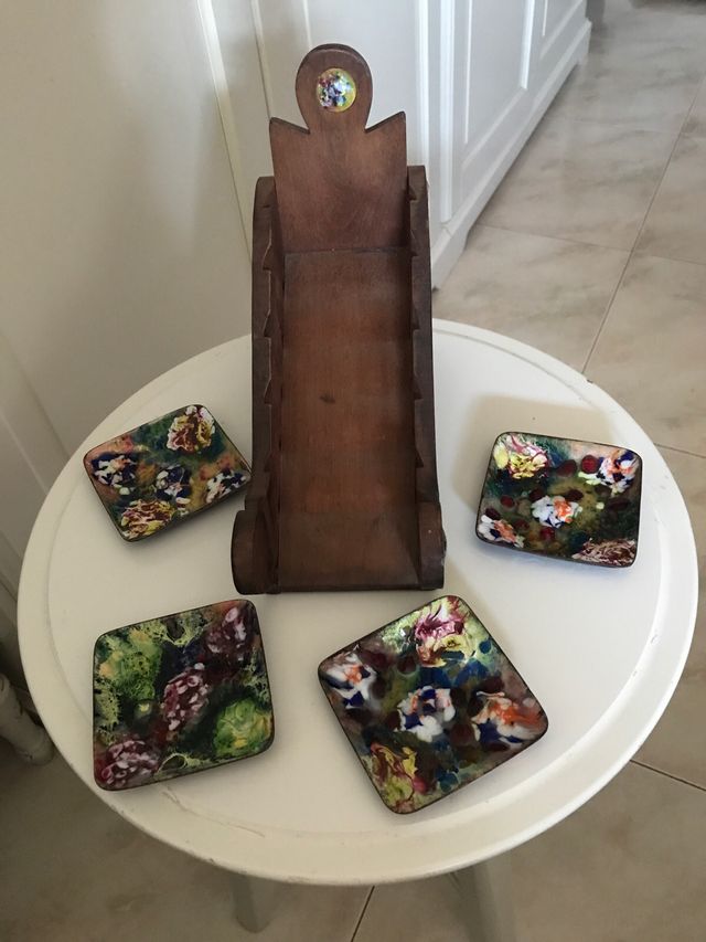 Juego de Ceniceros con Soporte  de Madera