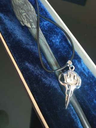 Varita de Bellatrix Lestrange y Colgante Cuervo