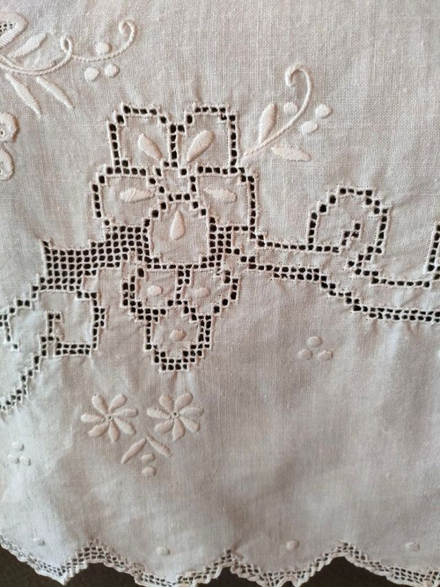 Asciugamano vintage misto lino con ricami floreali