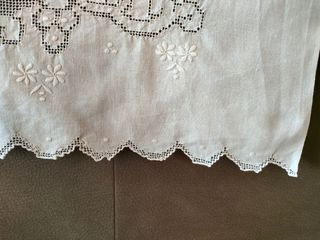 Asciugamano vintage misto lino con ricami floreali