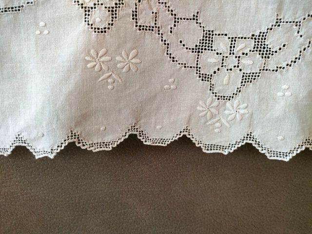 Asciugamano vintage misto lino con ricami floreali