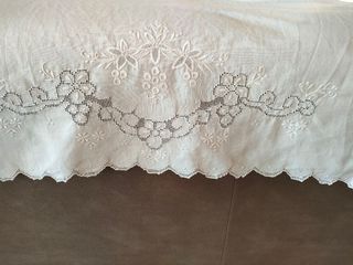 Asciugamano vintage misto lino con ricami floreali