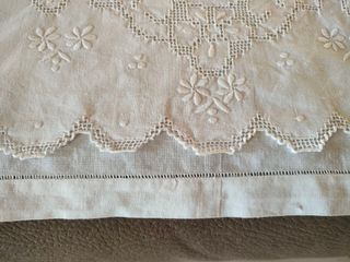 Asciugamano vintage misto lino con ricami floreali