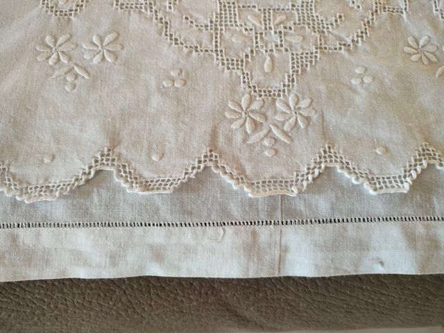 Asciugamano vintage misto lino con ricami floreali