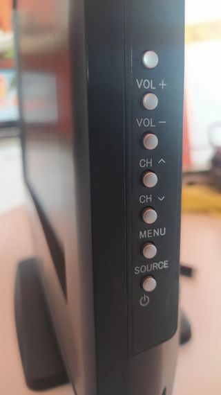 Curioso televisor TV de 15" con altavoces TEAC