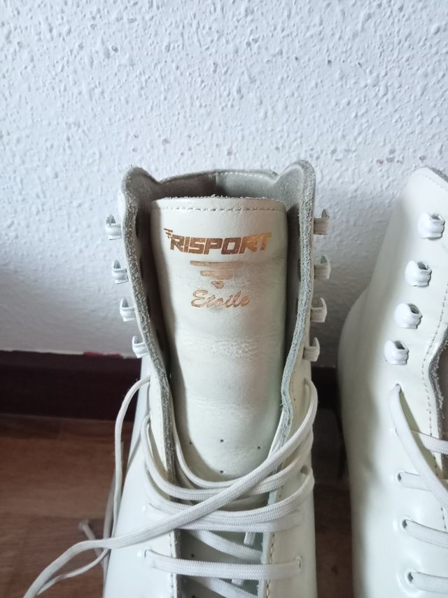 Patines de patinaje artístico sobre ruedas