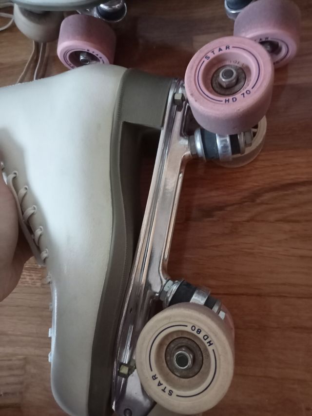 Patines de patinaje artístico sobre ruedas