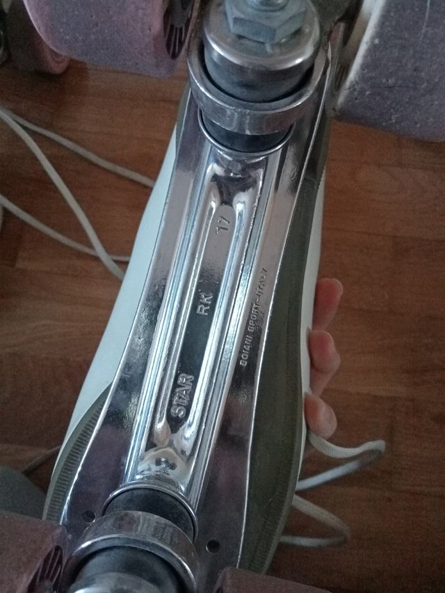 Patines de patinaje artístico sobre ruedas