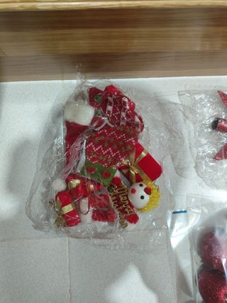 Árbol de navidad con adornos