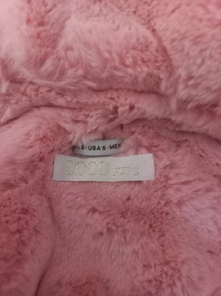 Chaleco camuflaje con pelo rosa