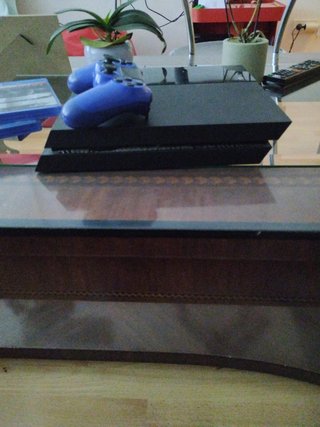 Play station 4 500 GB + 2 juegos + 1 mando azul
