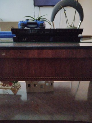 Play station 4 500 GB + 2 juegos + 1 mando azul