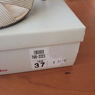 Sandalias de tacón beige