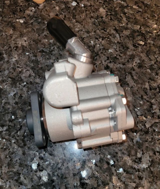 Bomba direccion bmw e90 e91 e92