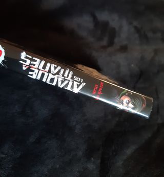 9-ATAQUE A LOS TITANES. Manga de Hajime Isayama