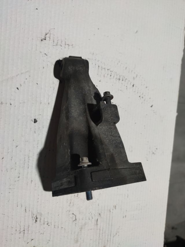 Soporte motor diesel derecho Mercedes