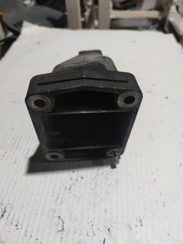 Soporte motor diesel derecho Mercedes