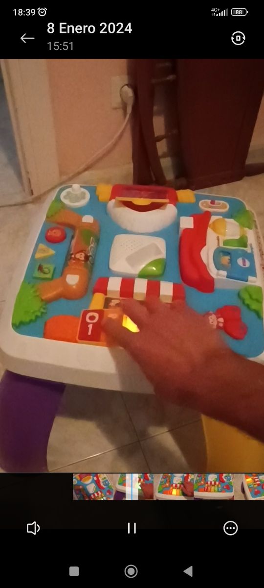Mesa multijuego Fisher price. Niño niña