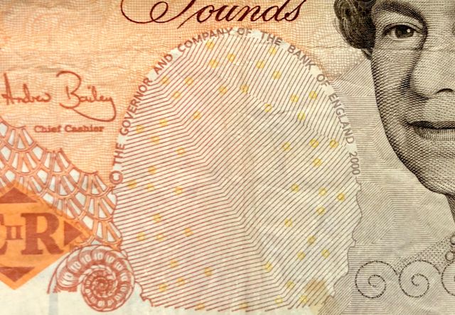 2 Billetes de 10 pounds 10 libras año 2000