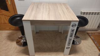 Mesa de Cocina Fija alta y dos taburetes