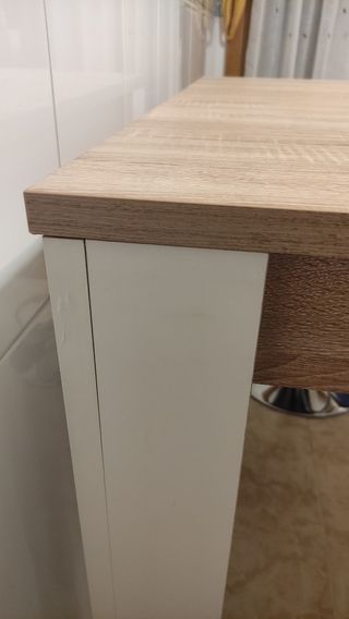 Mesa de Cocina Fija alta y dos taburetes