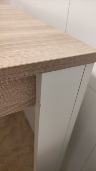 Mesa de Cocina Fija alta y dos taburetes