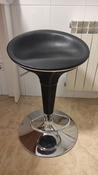 Mesa de Cocina Fija alta y dos taburetes