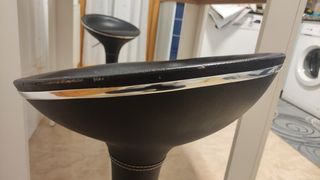 Mesa de Cocina Fija alta y dos taburetes