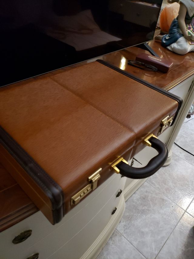 Maletin rigido de piel de Ubrique