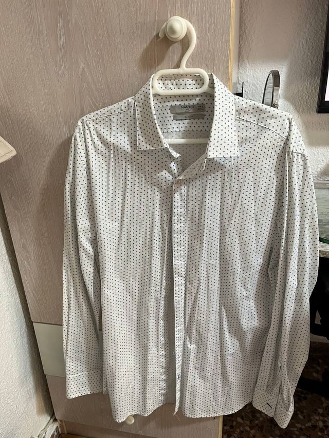 Camisa blanca hombre