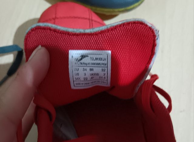 Botas de fútbol tacos niño