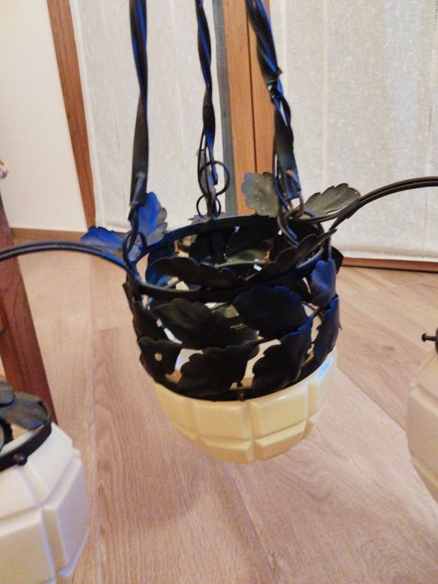 Lampadario vintage in ferro battuto 