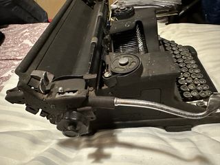 Antigua máquina de escribir Hispano Olivetti M40