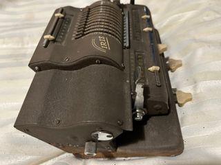 Antigua calculadora marca Iris