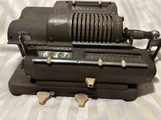 Antigua calculadora marca Iris