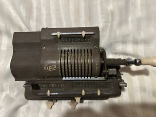 Antigua calculadora marca Iris