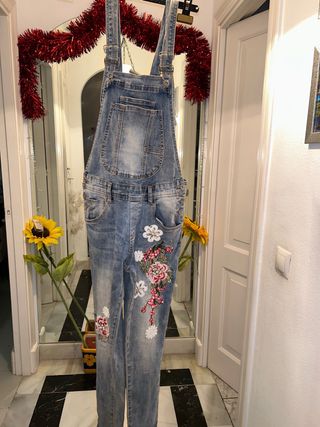 vestido  y mono y bolsos