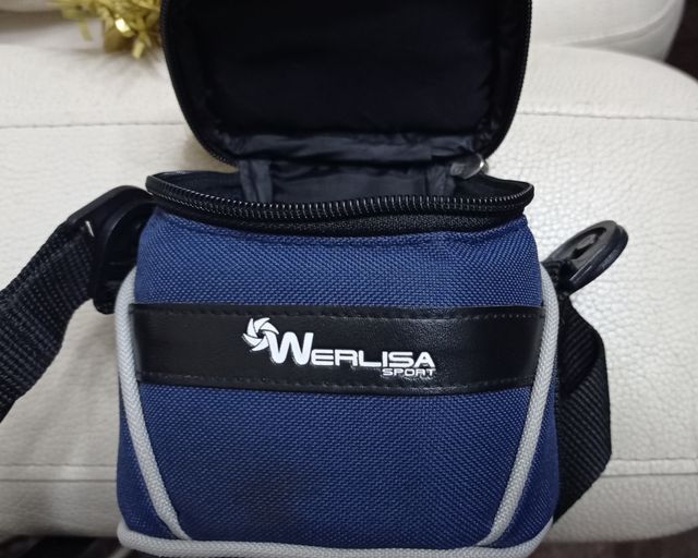 Fotocamera retrò funzionante in stile vintage, bobina.