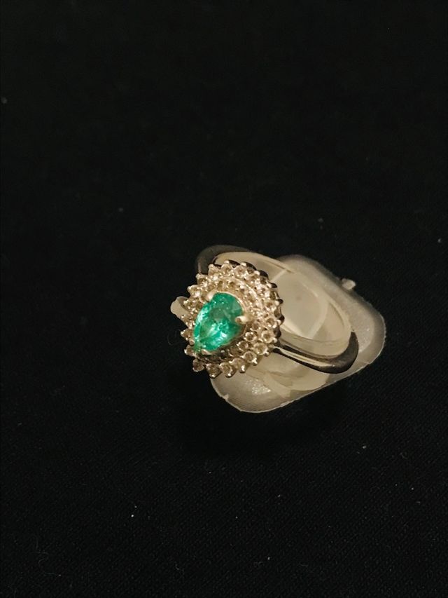 anillos de plata y esmeralda