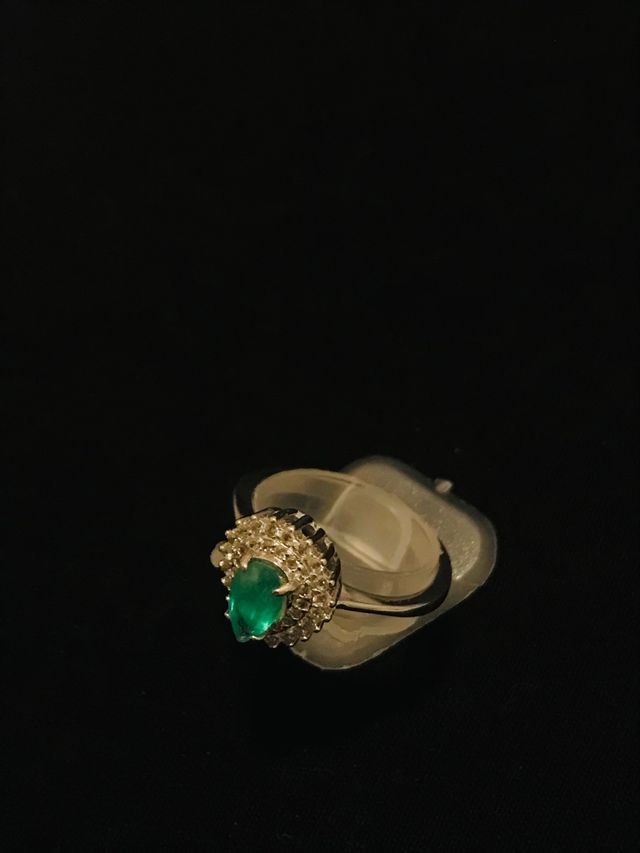 anillos de plata y esmeralda