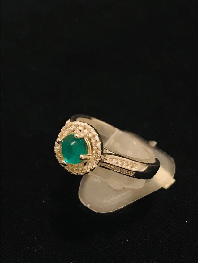 anillos de plata y esmeralda