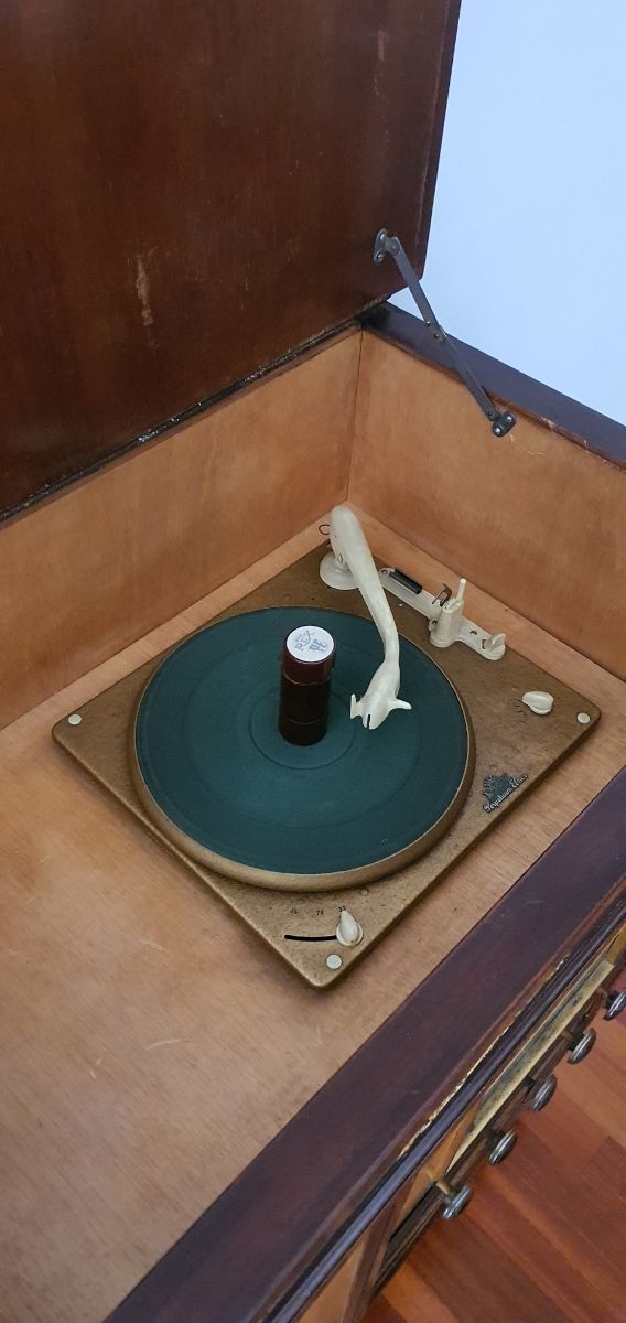 Mobile radio d'epoca