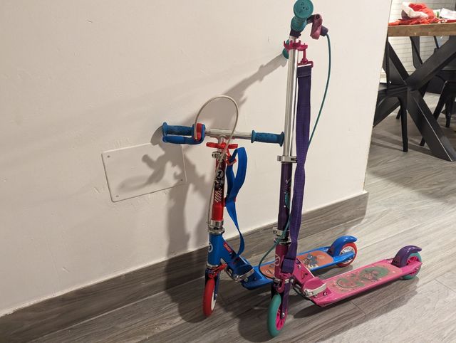 2 patinetes. Poco uso cada uno 10€. Los dos 17€