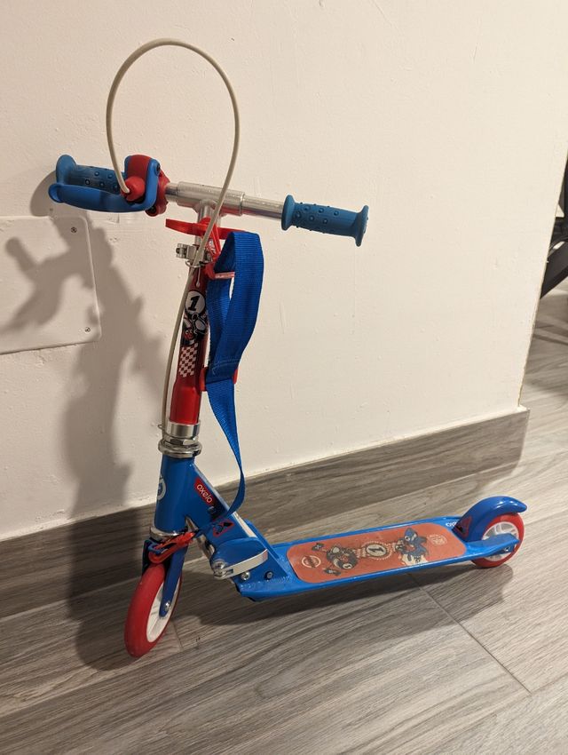 2 patinetes. Poco uso cada uno 10€. Los dos 17€