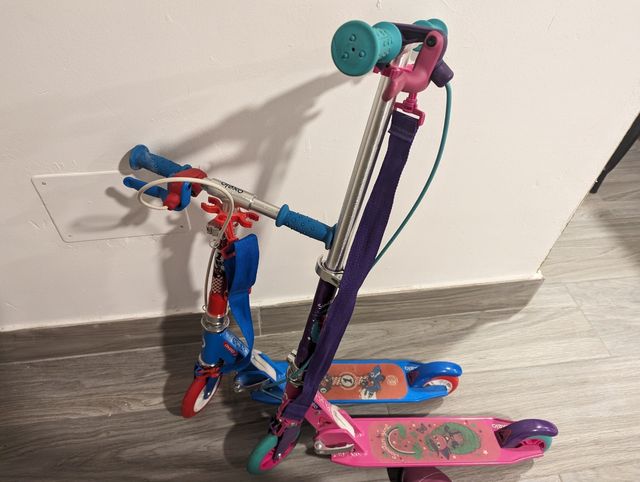 2 patinetes. Poco uso cada uno 10€. Los dos 17€