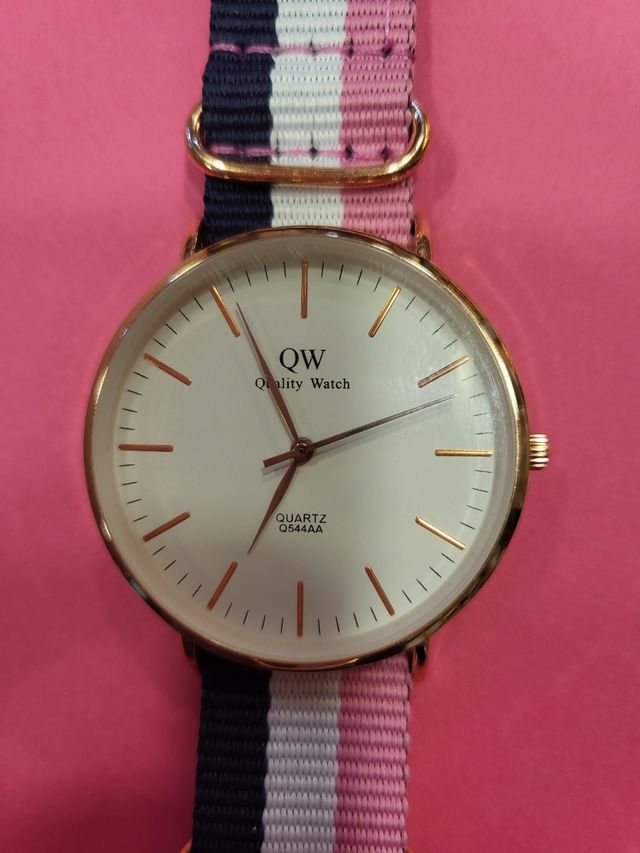 Reloj QW