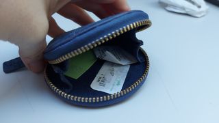 Monedero serraje azul  con letra S