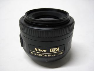 Cámara Reflex Nikon D70s + 35mm