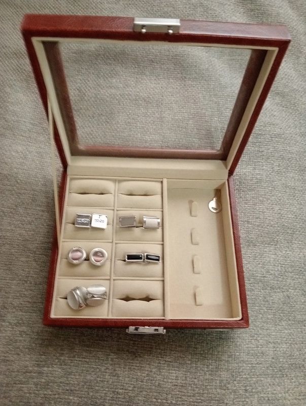 Joyero de piel con tapa de cristal