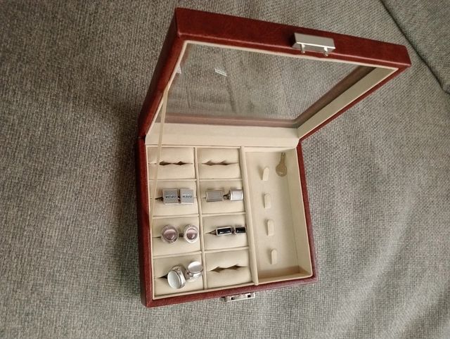 Joyero de piel con tapa de cristal